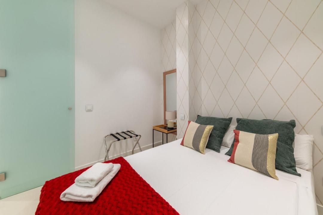 2 Bedrooms 2 Bathrooms Furnished - Delicias - Modern- Mintystay Madrid Dış mekan fotoğraf